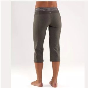 Lululemon Groove Crop Yoga Pants in Heathered Wren